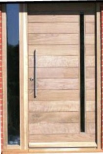 M033 puerta con franjas horizontales y ventanita 